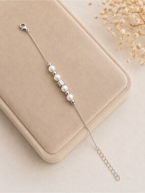 Classic Pearl and Silver Bead Bracelet - White Pearls